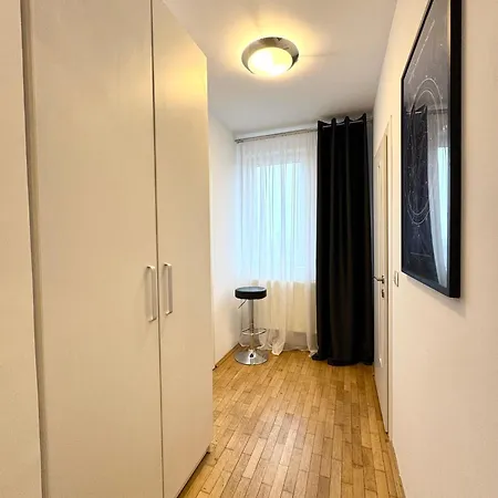 Moon View - - Sanador Victoriei בוקרשט