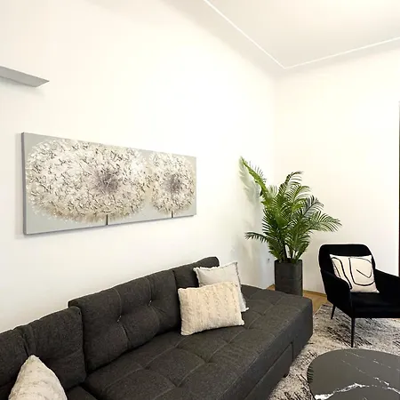 Moon View - - Sanador Victoriei * Бухарест