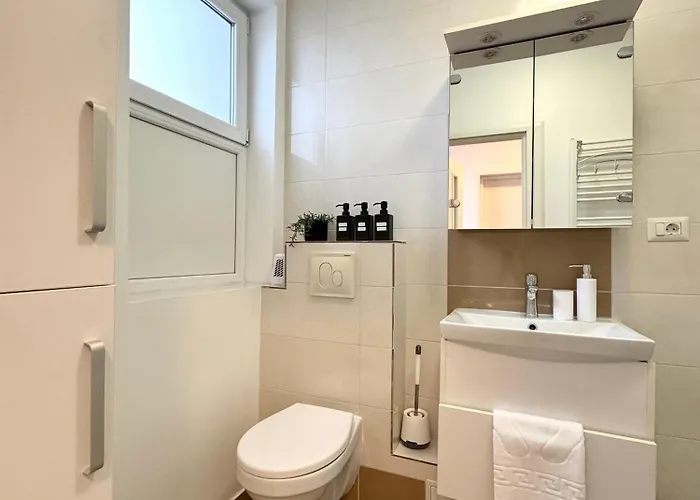 Moon View - - Sanador Victoriei Bucareste