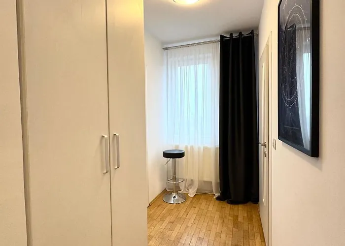 Moon View - - Sanador Victoriei Bucareste