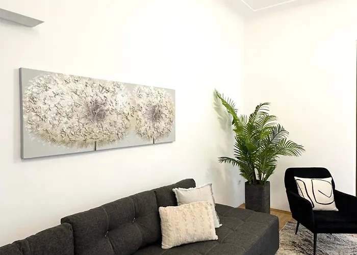 Moon View - - Sanador Victoriei * Bucareste