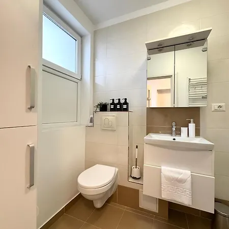 Moon View - - Sanador Victoriei ブカレスト