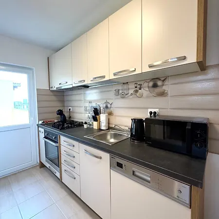 Moon View - - Sanador Victoriei *