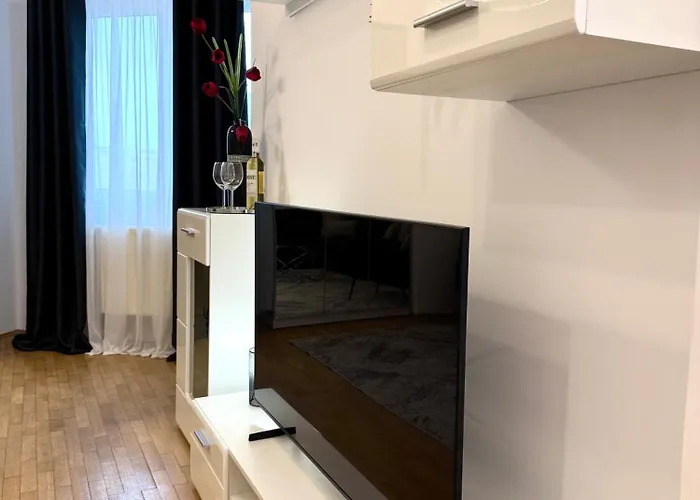 Moon View - - Sanador Victoriei Бухарест