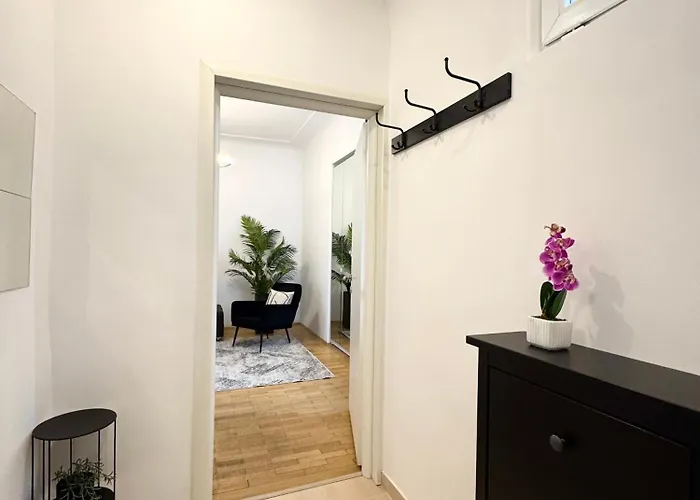 Moon View - - Sanador Victoriei Бухарест